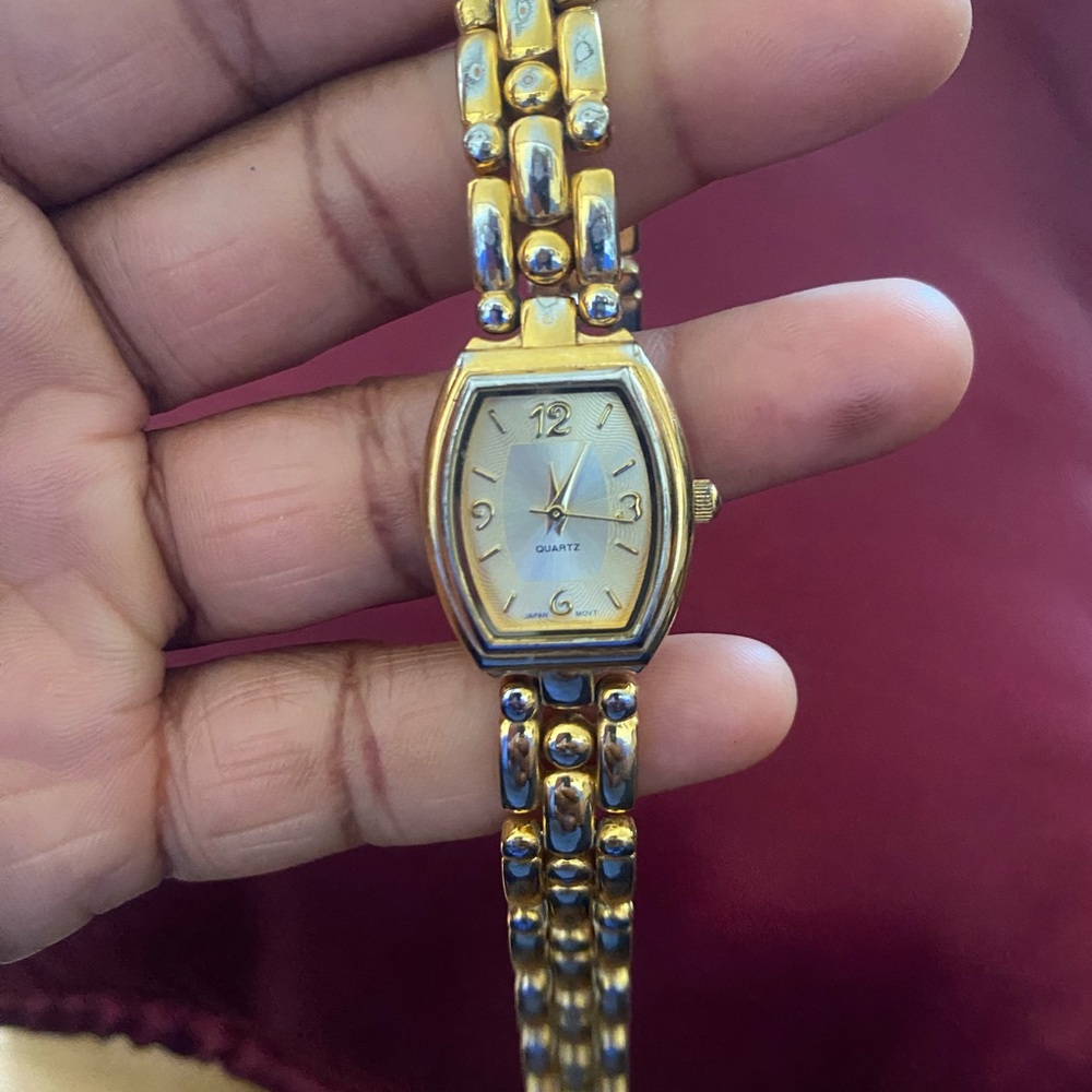 Ladies Watch - Picture 4 of 9